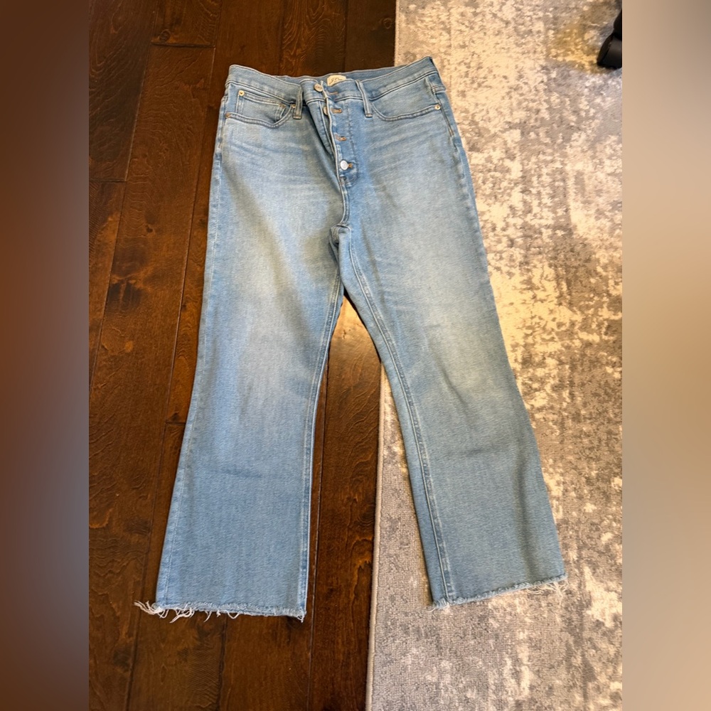 Light Wash Women's Straight-Leg Jeans - Brand Unspecified